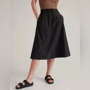 Athleta Arrival Black Midi Athletic Travel Skirt with Pockets Women’s 12
